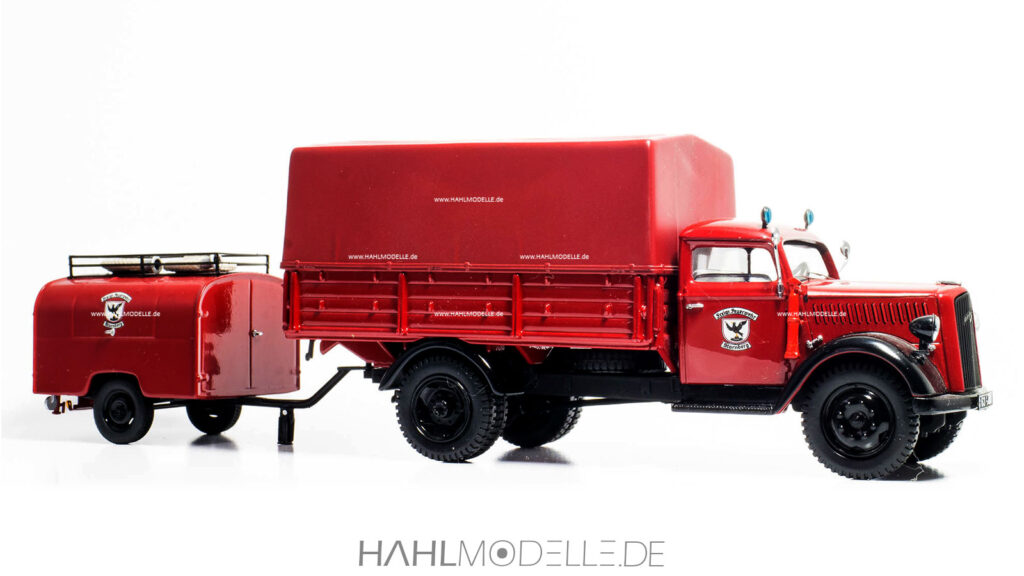 Opel Blitz 3 to Lastkraftwagen, Pritschenwagen Feuerwehr mit TSA 8-Anhänger, rot, Schuco, hahlmodelle.de