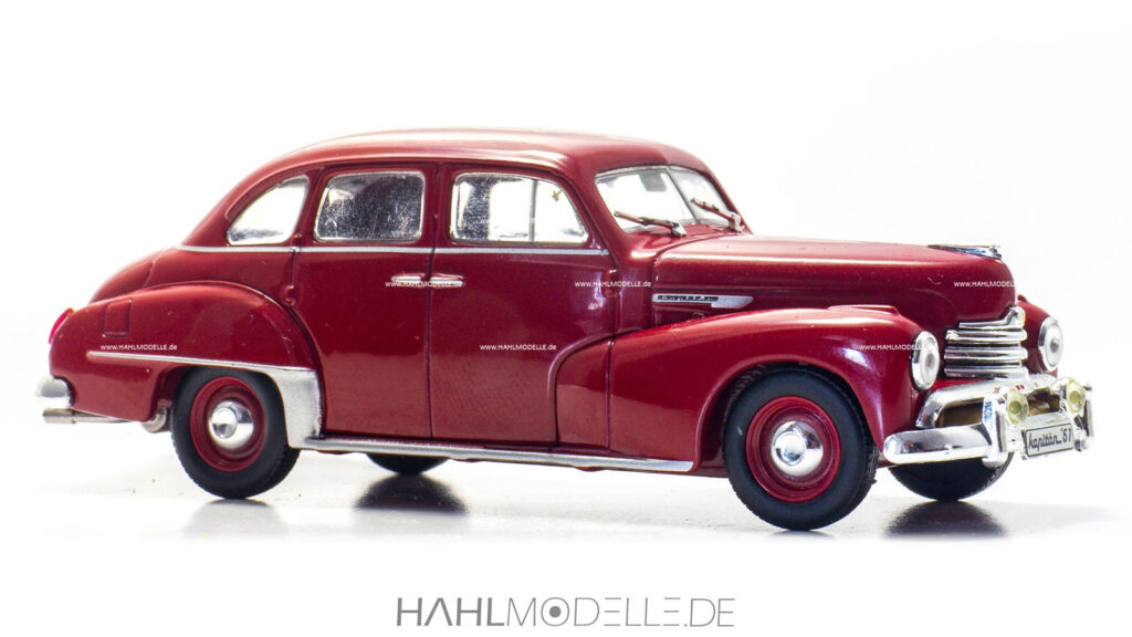 Opel Kapitän '51, Limousine, rot, Ixo, hahlmodelle.de