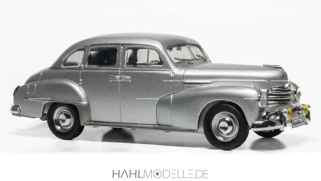 Opel Kapitän '51, Limousine, silber, Ixo, hahlmodelle.de