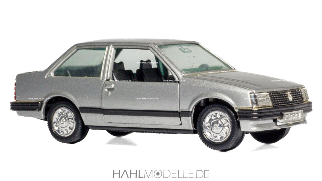 Opel Corsa A TR, Stufenheck-Limousine, silber, Gama, hahlmodelle.de