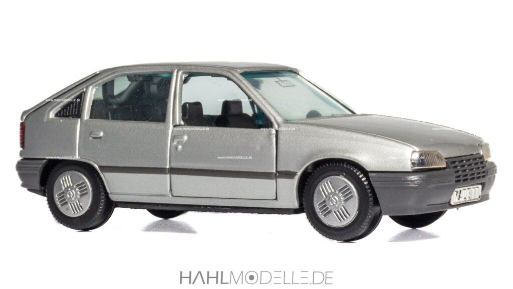 Opel Kadett E, Schrägheck-Limousine, silber, Gama, hahlmodelle.de