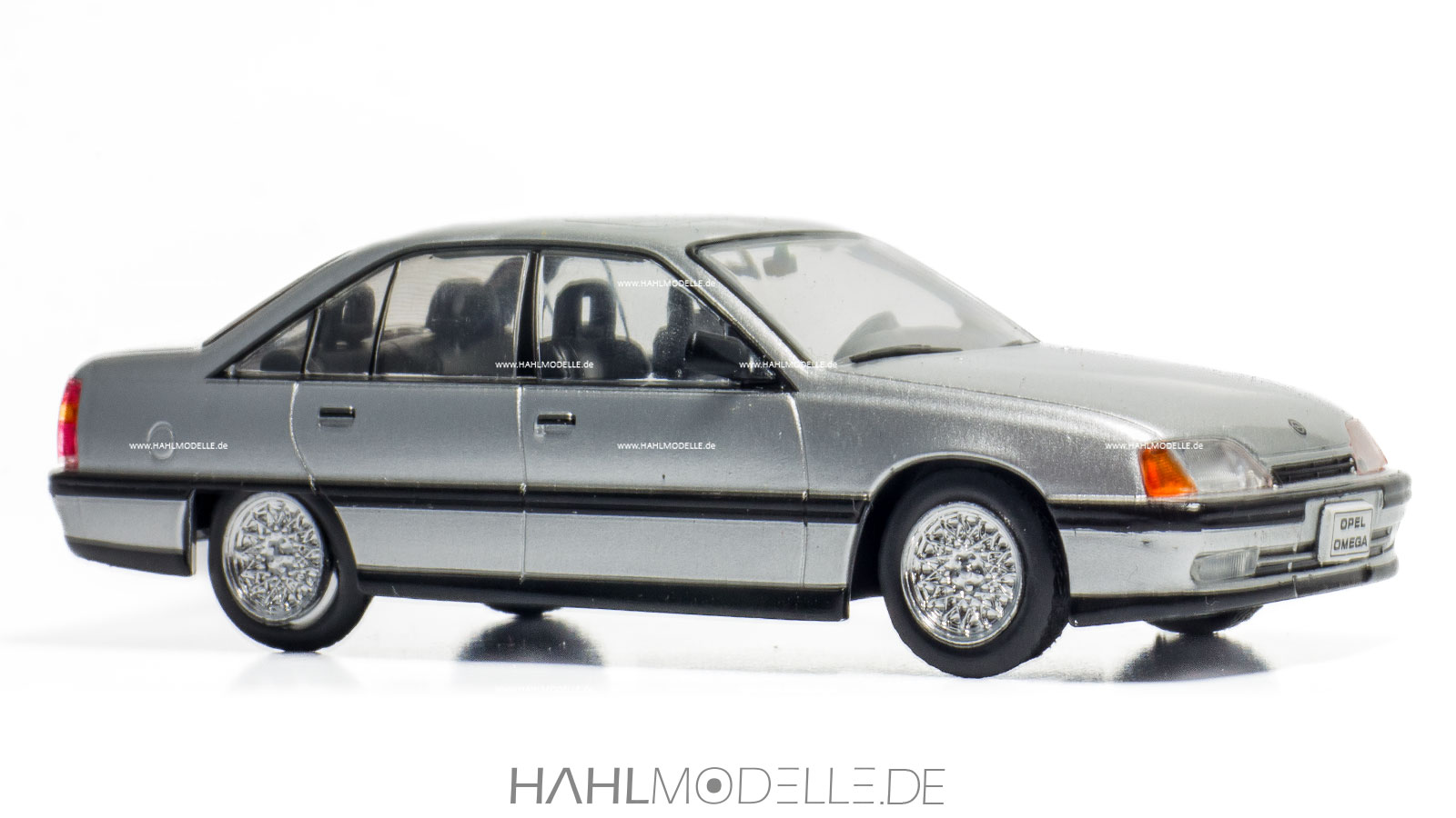 Opel Omega A2, Limousine, silber, Ixo, hahlmodelle.de