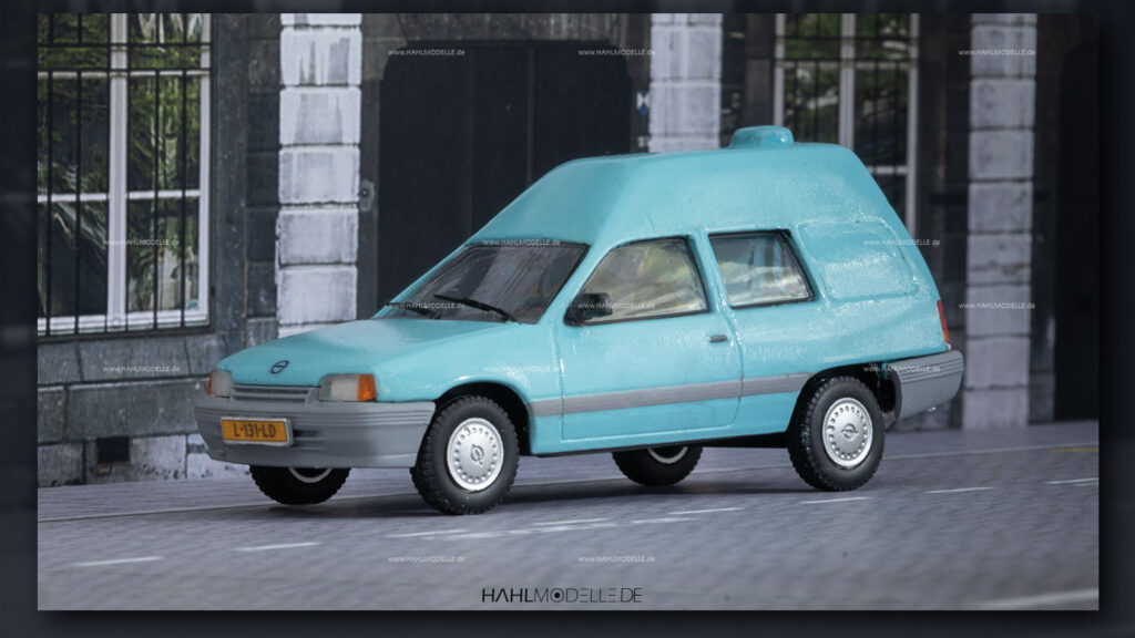 Opel Kadett E, Hochdachkombi, blau, Code-3 (Basis: Ixo), hahlmodelle.de