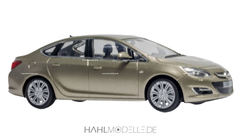 Opel Astra J, Stufenheck-Limousine, gold, Minichamps, hahlmodelle.de