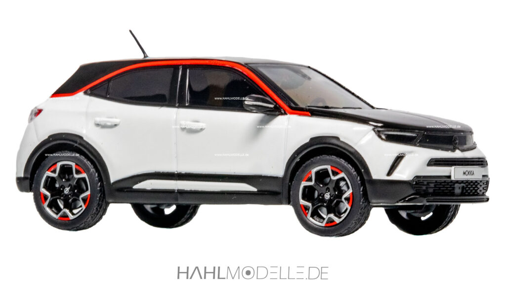 Opel Mokka B, SUV, weiß/rot/schwarz, Premium & Collectibles Trading Co.Ltd (Ixo), hahlmodelle.de